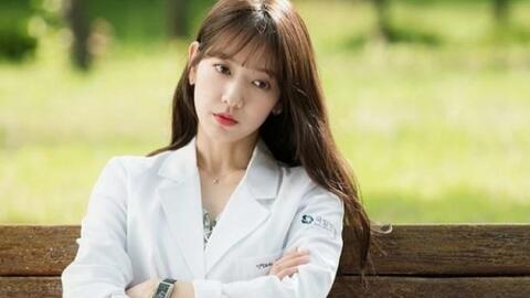 Diễn viên Park Shin Hye tái xuất sau khi sinh con thứ hai