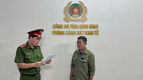 Khởi tố chủ phương tiện hút cát trái phép trên sông Đáy ở Ninh Bình
