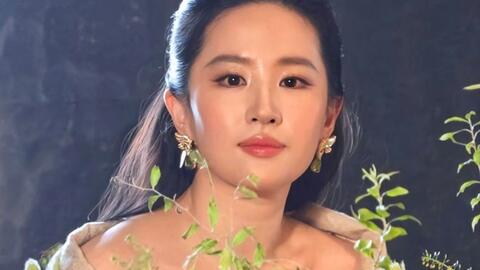Lưu Diệc Phi gây sốt với mặt mộc, nhan sắc đời thường