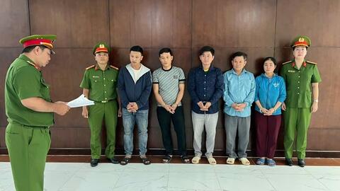 Khởi tố 5 bị can làm giả bột ngọt và hạt nêm
