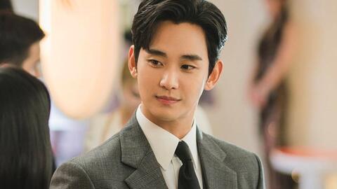 Kim Soo Hyun chứng minh sức hút sau hơn một năm gián đoạn hoạt động