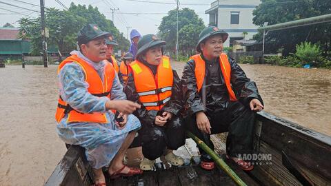Mưa lớn gây ngập sâu, sạt lở, chia cắt nhiều nơi ở Quảng Trị và Huế