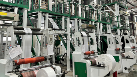 Doanh nghiệp nhựa 11 năm tuổi trước ngày lên HOSE: Lợi nhuận tăng mạnh, nợ vay đi lên và cổ phiếu rời xa đỉnh