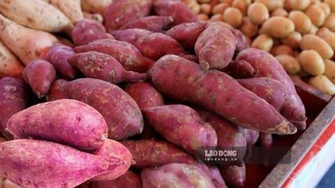Bỏ vỏ khoai lang có thể làm mất một phần chất xơ