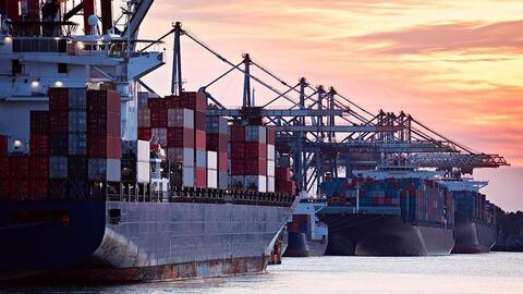 Cán cân thương mại nửa tháng đầu năm 2022 thâm hụt 1,64 tỷ USD