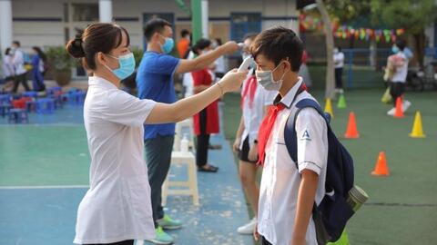 Phụ huynh tại TP Hồ Chí Minh bối rối với COVID-19 học đường