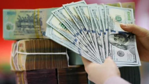 Đồng USD lên 'đỉnh' mới