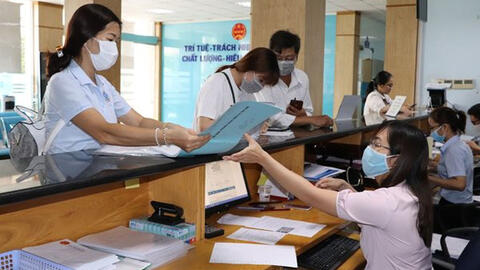 Thu NSNN bằng 127,8% dự toán, tăng 15% so với năm 2021