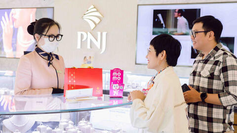 MoMo Lắc Xì 2023 và PNJ tung 200 miếng vàng vào ngày Vía Thần Tài