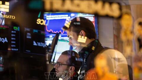 Thị trường chứng khoán Mỹ bất ngờ đảo chiều