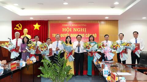 Bình Dương trao nhiều quyết định bổ nhiệm nhân sự