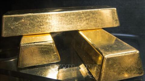 Giá vàng giảm trước khi Mỹ công bố số liệu kinh tế quan trọng