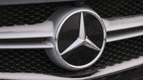 Mercedes-Benz vượt qua Tesla trở thành thương hiệu ô tô giá trị nhất thế giới