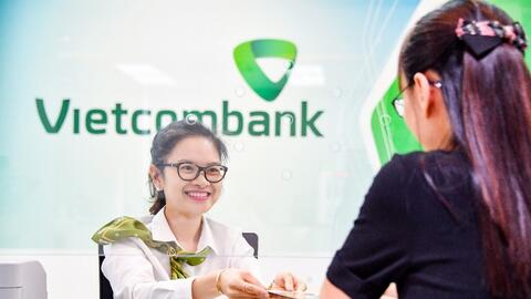 Vietcombank tặng khách hàng hơn 61.000 phần quà dịp sinh nhật 61 năm