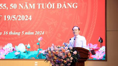 170 đảng viên huyện Mê Linh nhận Huy hiệu Đảng đợt 19/5