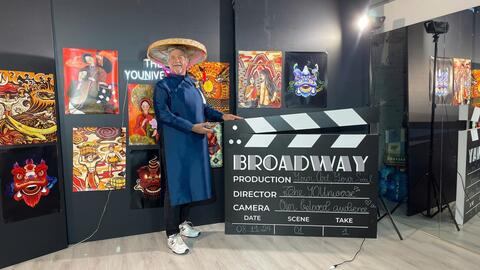 Philip Quast và các nghệ sĩ trân trọng tà áo dài Việt Nam