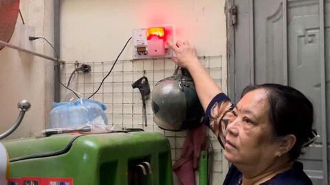 Phòng hỏa hoạn, người dân cẩn thận sắm thêm bóng chữa cháy