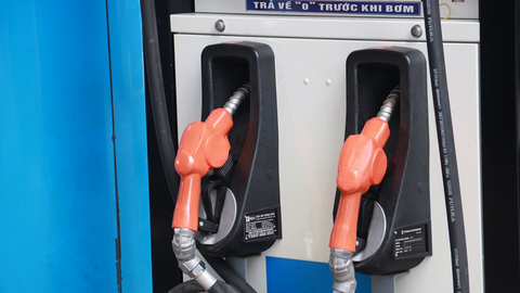 Giá xăng dầu hôm nay 27/08/2025: Giá dầu giảm khỏi đỉnh gần ba tuần