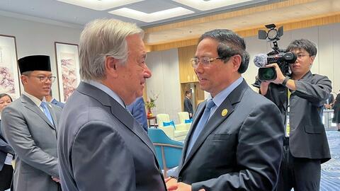 Thủ tướng gặp gỡ nhiều nhà lãnh đạo bên lề Hội nghị SCO mở rộng