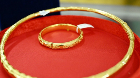 Giá vàng hôm nay 25/09/2025: Vàng neo gần mức kỷ lục