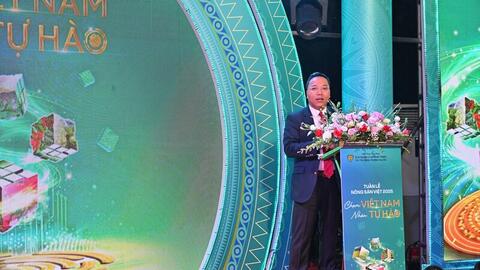 Cá tầm ‘khổng lồ được đấu giá tại Tuần lễ Nông sản Việt 2025