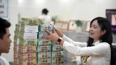 Siết tín dụng bất động sản: Động thái cần thiết để ngăn ‘quả bóng’ phình to