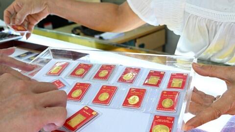 Giá vàng hôm nay 28/10/2025: Tiếp tục giảm mạnh