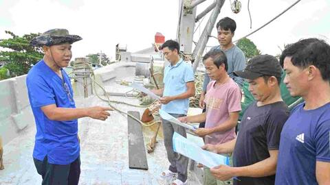 Những lão ngư góp sức cùng lực lượng biên phòng chống khai thác IUU