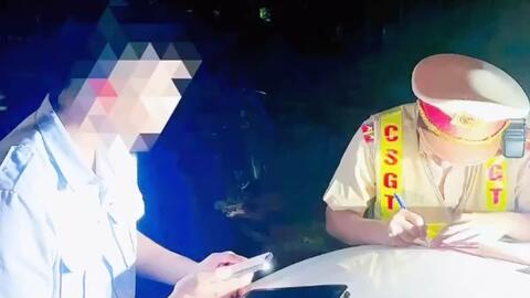 CSGT Đồng Nai xử phạt 2 xe cứu thương bật đèn dù không cấp cứu