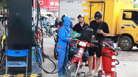 Giá xăng dầu hôm nay 11/1/2026: Tăng mạnh phiên cuối tuần