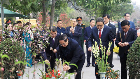 Lãnh đạo Đảng, Nhà nước dâng hương tưởng niệm tại Nghĩa trang Mai Dịch