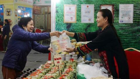 Tiêu dùng Tết 2026: Ưu tiên hàng Việt, thúc đẩy thị trường trong nước