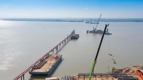 Trở ngại mà dự án cầu 7.302 tỉ đồng qua sông Hồng đang gặp phải