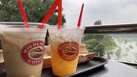 Trước thềm IPO, Highlands Coffee đang kiếm tiền tại Việt Nam thế nào?