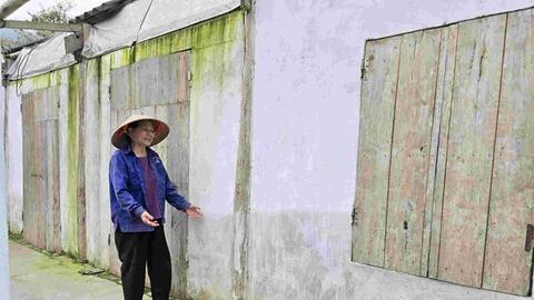 Bột đá từ mỏ khai thác tràn xuống ruộng vườn