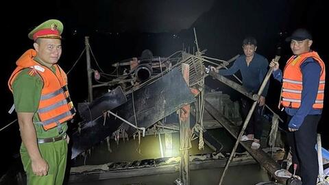 Xử lý người khai thác cát trái phép trên sông Gianh lúc rạng sáng