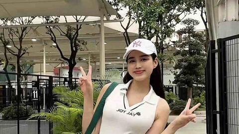 Con dâu tập đoàn Sơn Hải gây sốt trên sân pickleball