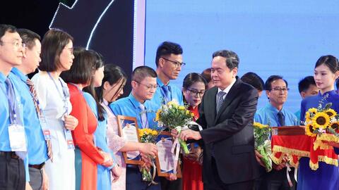 Chủ tịch Quốc hội: Mong ngày càng có nhiều cán bộ công đoàn bản lĩnh vững vàng