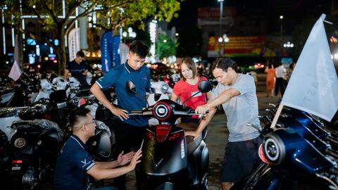 Người dùng yên tâm chạy xe máy điện “tẹt ga” nhờ hạ tầng và hậu mãi 5 sao của VinFast