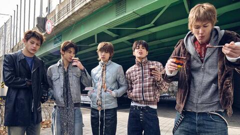 Hàng loạt album của CORTIS bị vứt cạnh thùng rác phơi bày sự thật ở Kpop