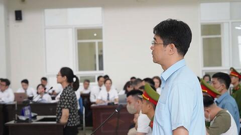 Dời ngày tuyên án vụ 2 cựu Cục trưởng Cục An toàn thực phẩm nhận hối lộ