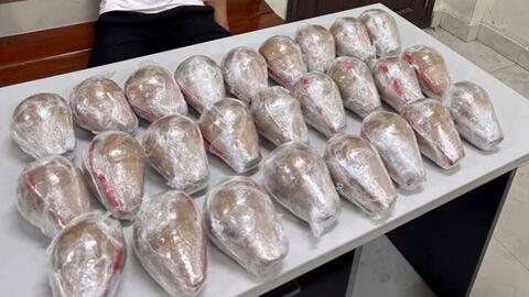 Bắt quả tang thanh niên mang gần 10kg pháo nổ đi bán ở Hưng Yên