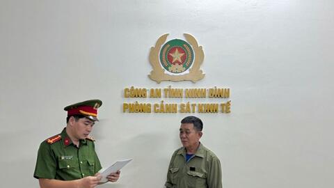 Khởi tố chủ phương tiện hút cát trái phép trên sông Đáy ở Ninh Bình