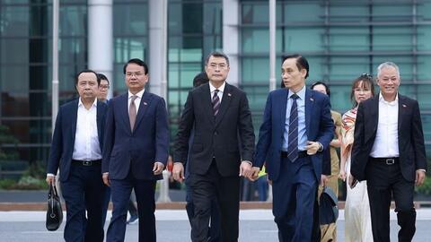 Thủ tướng Lê Minh Hưng lên đường tham dự Hội nghị Cấp cao kỷ niệm 35 năm quan hệ ASEAN-Nga