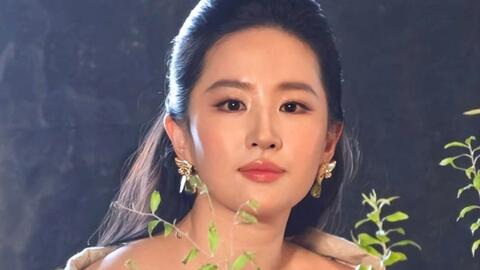 Lưu Diệc Phi gây sốt với mặt mộc, nhan sắc đời thường
