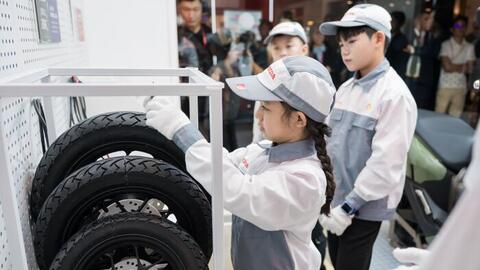 Honda Việt Nam hợp tác với KidZania Hà Nội ra mắt sân chơi trải nghiệm “Trung tâm Công nghệ Xe máy điện Honda” dành cho trẻ em