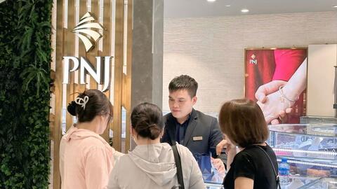 Gia đình Chủ tịch PNJ tính bán 25 triệu cổ phiếu lấy tiền cho doanh nghiệp vay