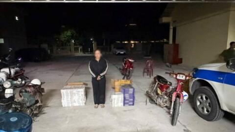 Bắt quả tang hai vợ chồng vận chuyển 2.000 bao thuốc lá điếu nhập lậu