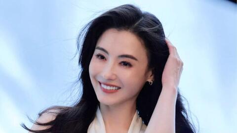 Trương Bá Chi đưa con trai đi lướt sóng