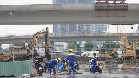 Hầm chui An Phú ở TPHCM đóng cả 2 hướng, huy động máy bơm công suất lớn để hút nước